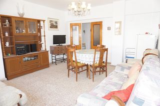 Pis a Avenida de cabo de gata 136. Tu hogar junto al mar: gran piso todo exterior en la mejor zona