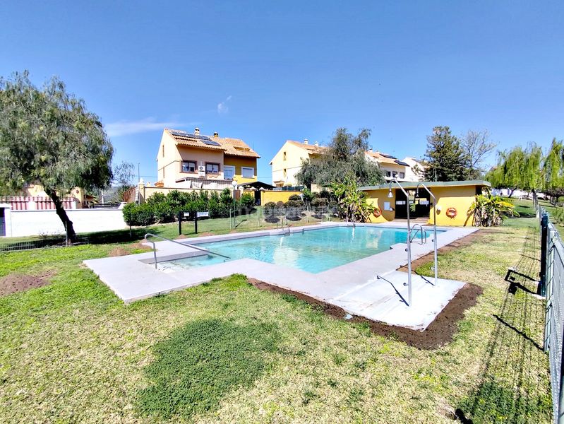 Foto 3628da89-0f82-4374-be22-db37d0644676. Casa aparellada amb xemeneia calefacció aparcament piscina a Cártama