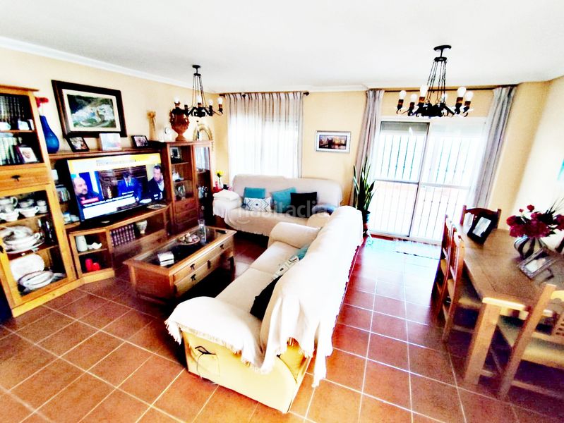 Foto 4562e926-9046-48c7-af25-678e1ed9e814. Casa aparellada amb xemeneia calefacció aparcament piscina a Cártama