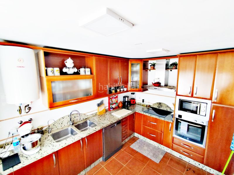 Foto 932852ac-3b40-457b-9c21-629c15043dbe. Casa aparellada amb xemeneia calefacció aparcament piscina a Cártama