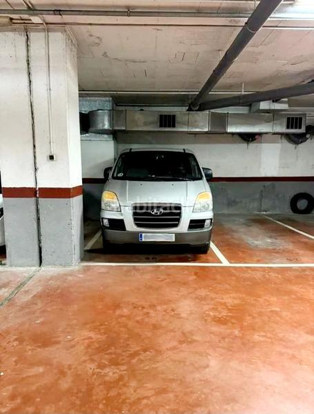 Foto db467853-9448-4ba3-9d18-f44756b5f7b1. Aparcament cotxe a La Verneda - La Pau Barcelona