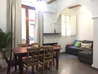 Pis a Raval. Piso reformado de estilo modernista en el corazón de barcelona