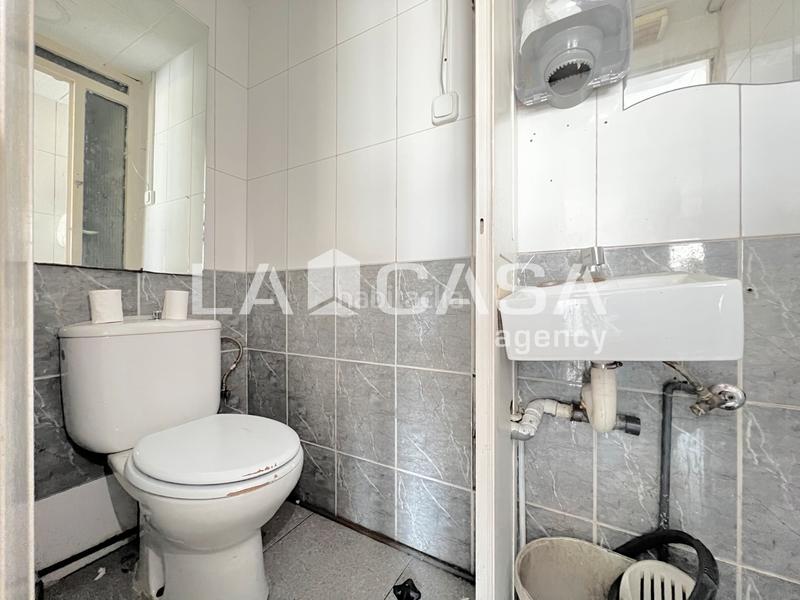 Foto 45d0b0b3-0a56-49b4-8504-f861a3440547. Lloguer local comercial a La Verneda - La Pau Barcelona