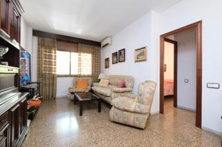 Pis  Rambla de prim. Piso de cuatro habitaciones y dos baos