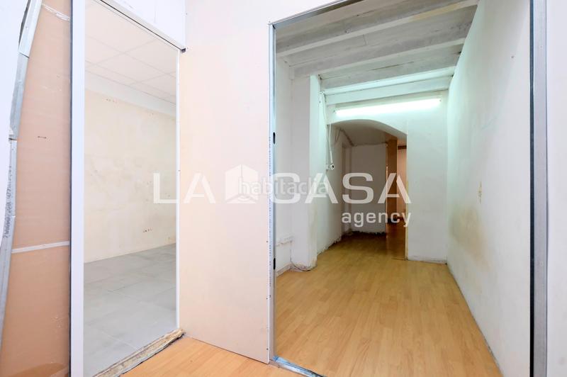 Foto 98e669dc-dbff-43e9-8944-fa9d8b046659. Local comercial a Vilapicina - Torre Llobeta Barcelona