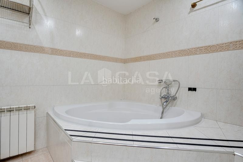 Foto da0a063f-d09c-487c-9ed6-825c81bcb6d2. Pis amb calefacció aparcament piscina a Font Verda Granollers