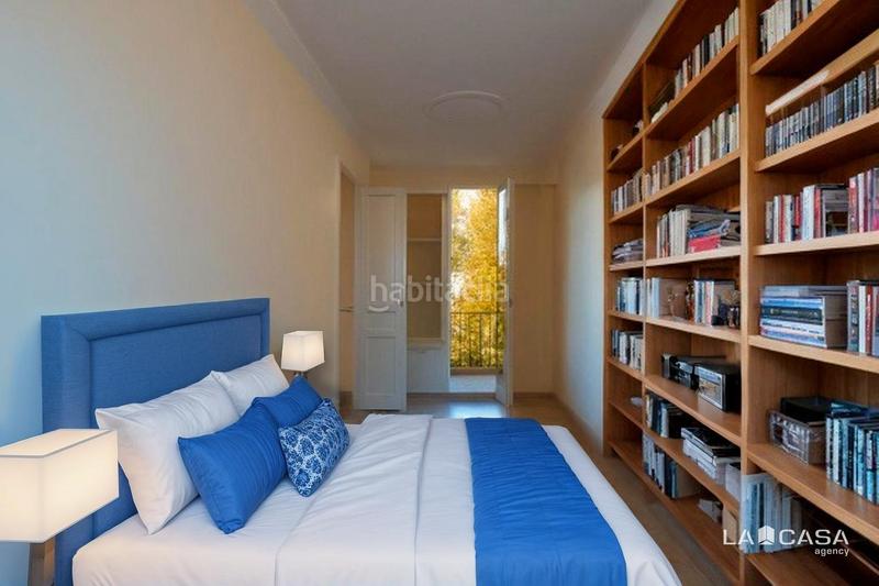 Foto 0c378123-728a-4234-8c6e-2755109cc41e. Piso vivienda luminosa con balcón en edificio de época gran potencial de reforma en Barcelona