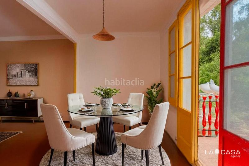 Foto 8024385c-31a3-43b3-9089-4479c3fa0b62. Piso vivienda luminosa con balcón en edificio de época gran potencial de reforma en Barcelona