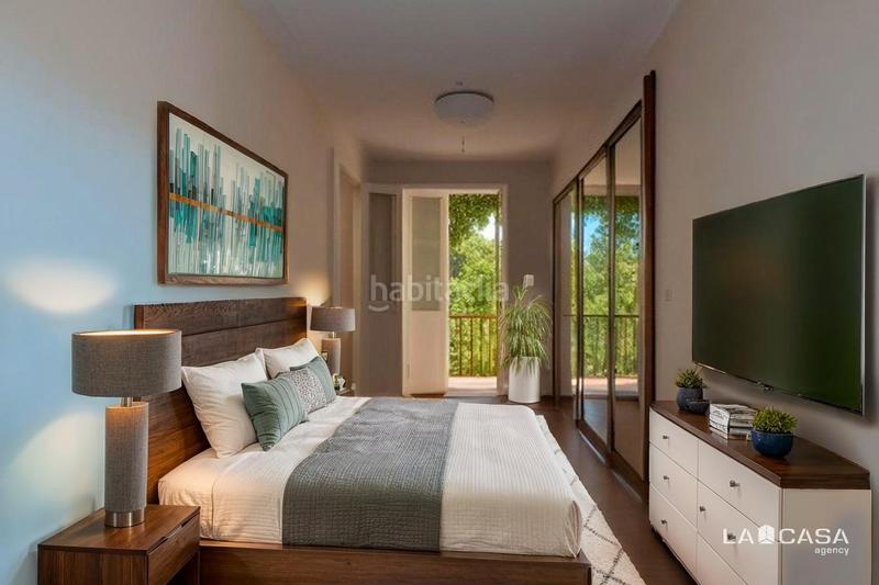Foto babdbb27-7820-47df-b69e-fd4400382947. Piso vivienda luminosa con balcón en edificio de época gran potencial de reforma en Barcelona