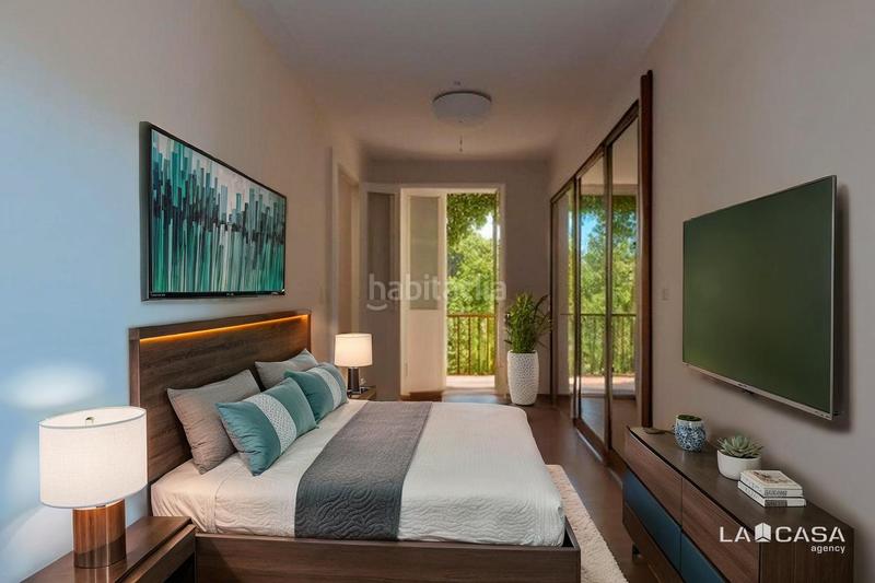 Foto eed23ce1-5bf4-4a61-9849-fadd5057998f. Piso vivienda luminosa con balcón en edificio de época gran potencial de reforma en Barcelona