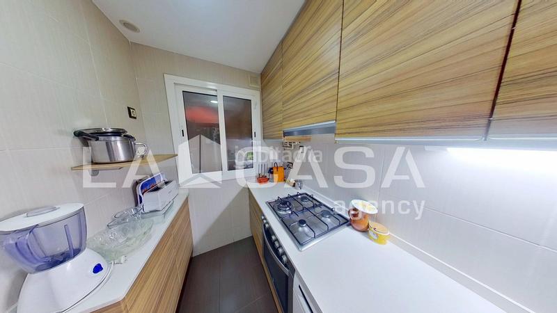 Foto 1d264ae6-cb34-4d4d-80fc-debb536bd58c. Piso oportunidad, la casa agency presenta magnifico piso con balcón en sant martí!!! en Barcelona