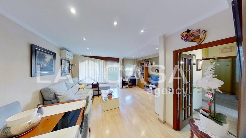 Foto 3c8747bf-630e-40f7-88c8-f3123afe51b1. Piso oportunidad, la casa agency presenta magnifico piso con balcón en sant martí!!! en Barcelona