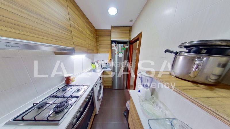 Foto ada99080-dba6-4f04-8d71-66a414e28a55. Piso oportunidad, la casa agency presenta magnifico piso con balcón en sant martí!!! en Barcelona