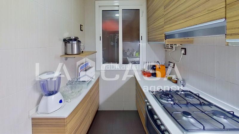 Foto ff756e7c-c42a-4aad-afee-77c5d850d7d4. Piso oportunidad, la casa agency presenta magnifico piso con balcón en sant martí!!! en Barcelona