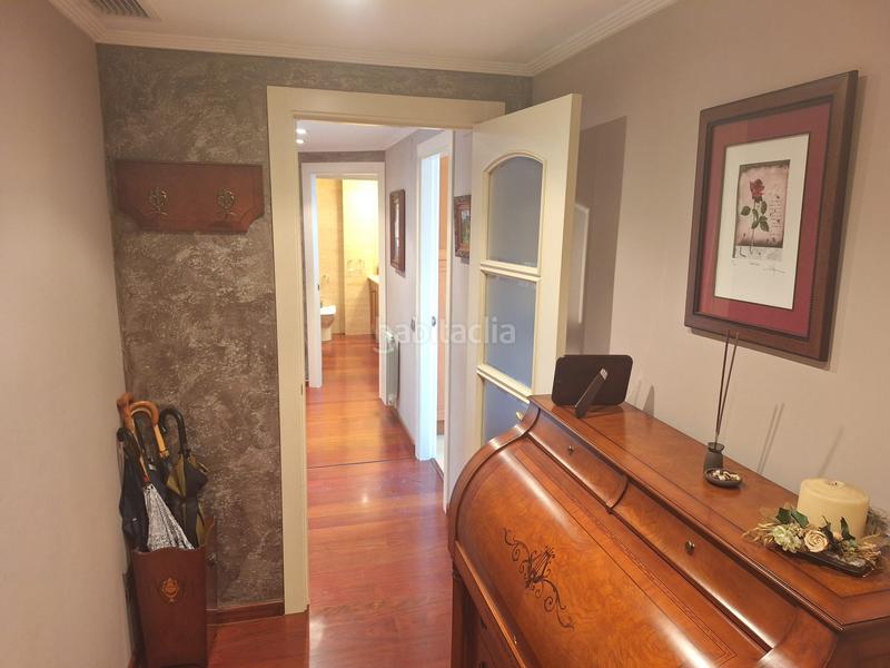 Foto e96508ff-68d2-4880-98b5-96ee3a6486d8. Duplex with heating parking in Centre Santa Coloma de Gramenet