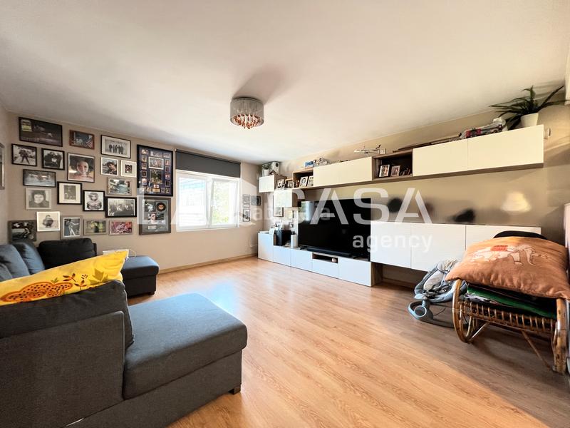 Foto e842a9b4-f837-43fb-9802-c81436378e92. Etagenwohnung in La Salut Badalona