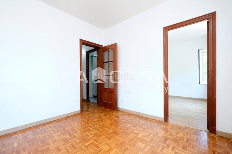 Foto d61bd999-3f03-4ef6-9f67-39b8f0b3eef2. Appartamento in Turó de la Peira Barcelona