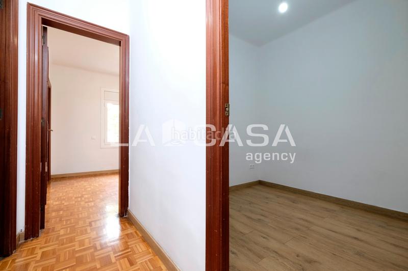 Foto f9c4c6e6-4990-4bf0-9906-36a226d068bc. Appartamento in Turó de la Peira Barcelona