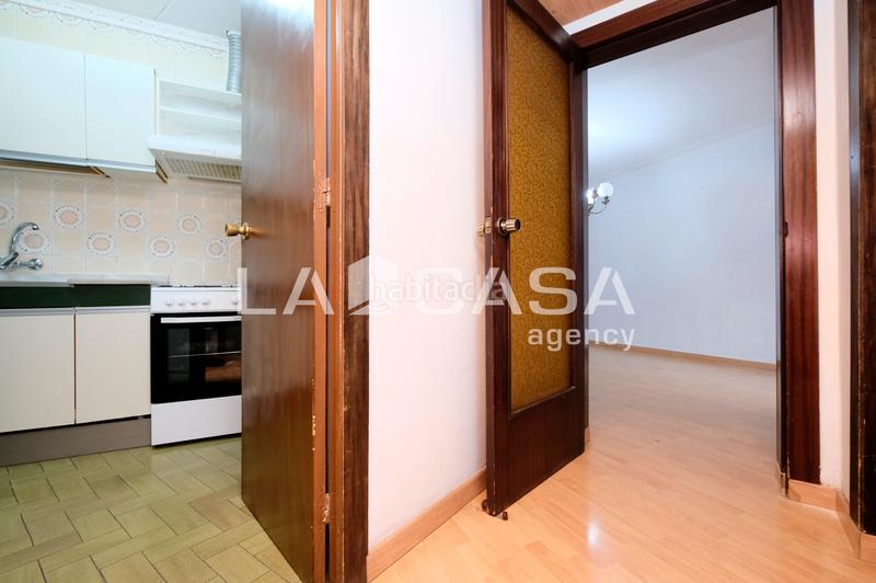 Foto a96e64eb-71d3-44f6-84c8-90d1b2b7df66. Piso en Vilapicina - Torre Llobeta Barcelona