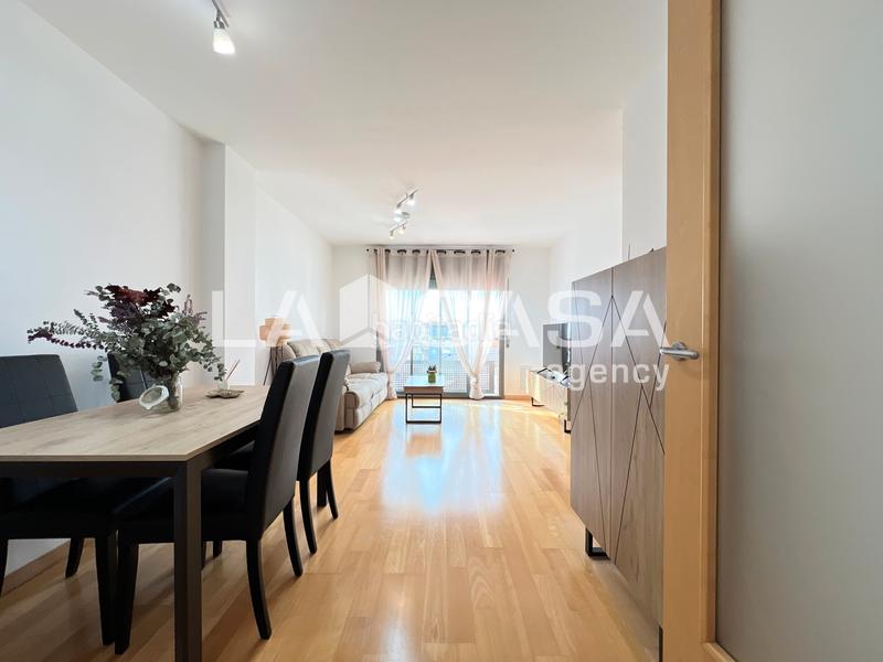 Foto bab4fd84-8856-4697-8eeb-c70eaf61cf8b. Flat with parking in La Salut Badalona