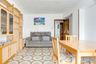 Pis a La Verneda - La Pau. Piso exterior de 91 m2 construidos en la pau, con 3 habitaciones