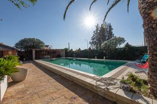 Chalet en Ogíjares. Excelente mansión en loma linda. 799.000