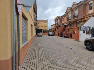 Pis a Atarfe. Piso en atarfe de 2 dormitorios y 2 baños con plaza de garage