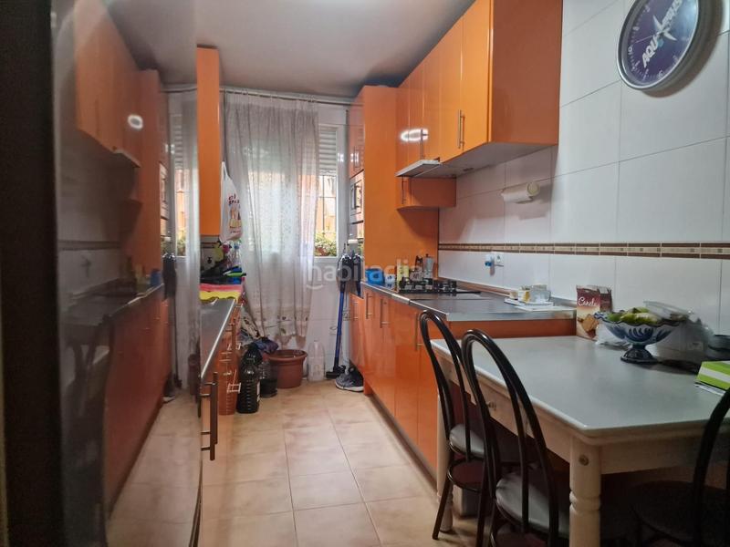 Foto f5ed83bc-f83f-483d-b5c4-495c0c5a1ae4. Piso  de 2 dormitorios y 2 baños con plaza de garage en Atarfe