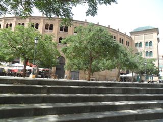 Alquiler Piso en Plaza de Toros. Magnífico piso en plaza de toros con todos los servicios cercano