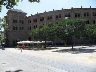 Rent Flat in Plaza de Toros. Pisazo en plaza de toros , solamente para estudiantes