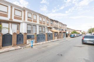 Maison jumelée à San Cayetano. Adosada en churriana de la vega