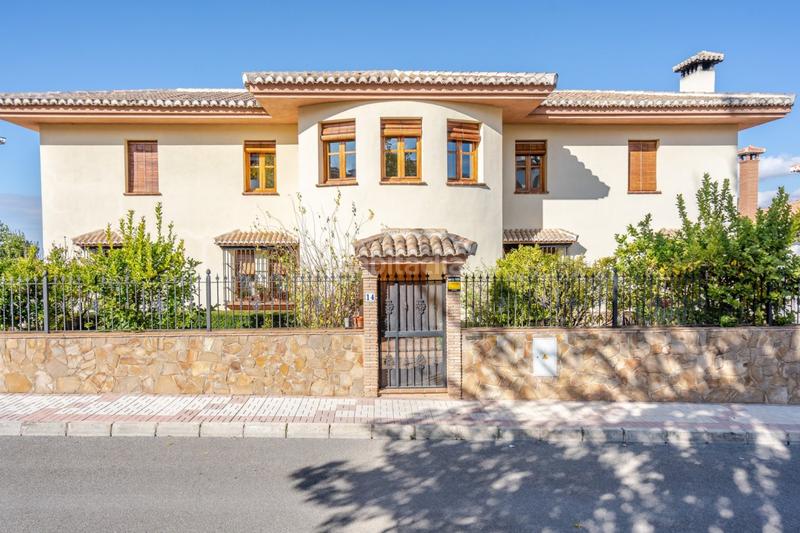 Foto fa23a9ce-988d-42a4-b9ff-95062f68e4f1. Chalet precioso chalet en barrio en Barrio de la Vega Monachil