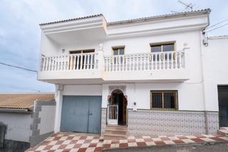 Casa a Moclín. Casa luminosa con amplias habitaciones!!!!!!!!!!
