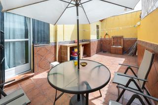 Casa adossada a Residencial Triana - Barrio Alto. Casa adosada reformada en la entrada de las gabias  lista para e