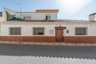 Maison à Otura. Casa en  otura haciendo esquina 100 metros en planta baja