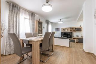 Casa adossada en Plaza de la constitucin 5. Comodidad calidad y ubicacion perfecta tu nueva casa