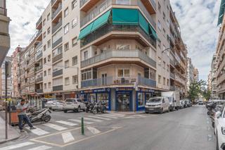 Pis a Camino de Ronda. Gran piso en esquina en centro de granada. garaje opcional