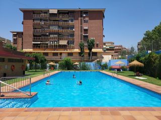 Lloguer Pis a Pajaritos. Para estudientes pisazo con piscina comunitaria ajardinada en zo