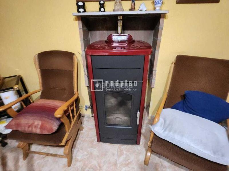 Foto 4625d8a5-2747-4843-ae9e-ccacbf0f1d0a. Piso  bajo en el b de la estacion las navas del marques en Navas del Marqués (Las)