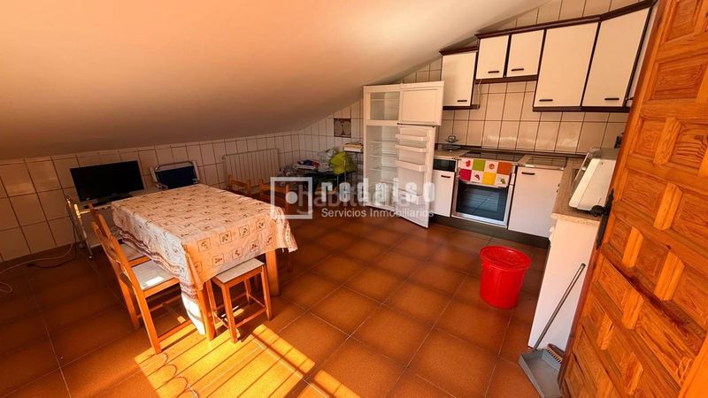 Foto f4ea5c72-6f3a-41b5-bc24-775a2c5da731. Xalet amb aparcament a Tiemblo (El)