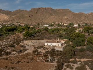 Masia a San Juan de los Terreros. Cortijo con terreno que se extiende a 16,5 hectáreas 165.570m.