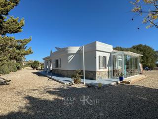 House  N/a. Villa con garaje y piscina en la loma de vera, vera almera