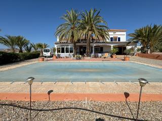 Masía  N/a. Cortijo con piscina y nave en cuevas del almanzora almería