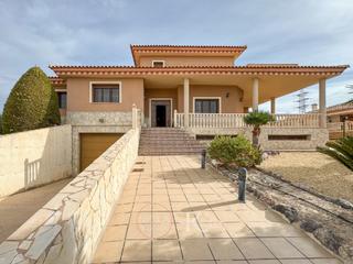 House  N/a. Chalet con 5 dorm, 3 baos y garaje en antas almera