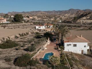 Xalet  N/a. Villa de campo con piscina en cuevas del almanzora almería