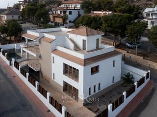 House en Calle velazquez. Chalet con piscina y garaje en san juan de los terreros almera