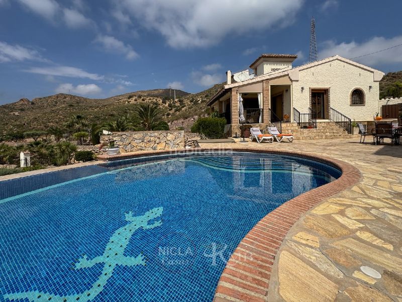 Foto f1ac3763-50c3-4824-b026-5f9779b0191a. Casa amb piscina a Bédar