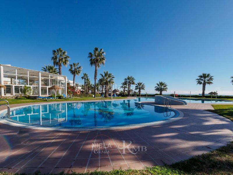Foto d0e43342-4f37-485b-984c-c5a879fda69b. Apartament amb piscina a Vera playa naturista Vera