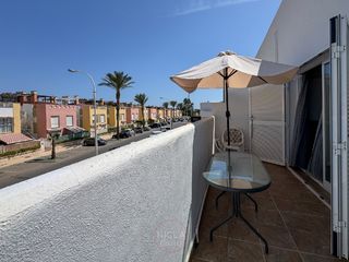 Rent Apartment  Calle magallanes (ma). Se alquila temporalmente apartamento en vera playa almería