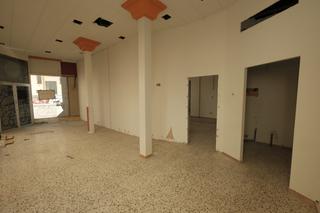 Location Local commercial à Centro. Local de 270 m2,  de esquina con sótano en el centro.